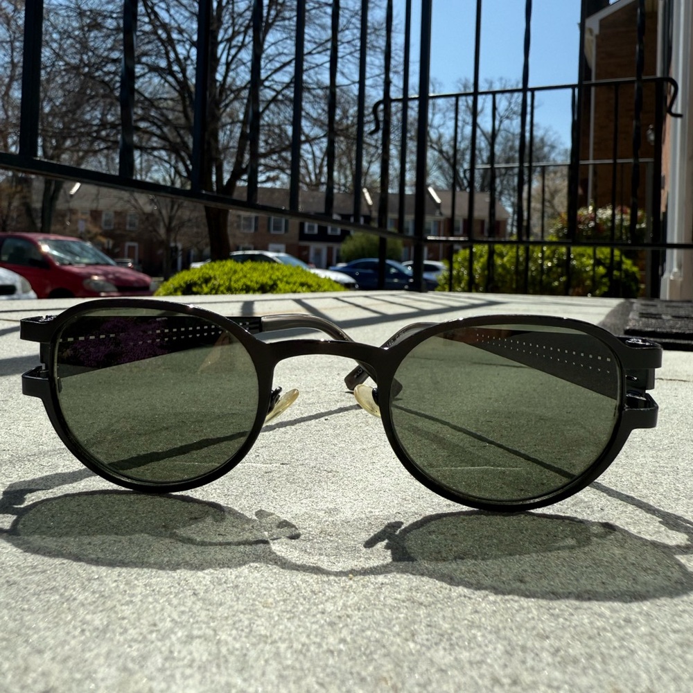 Stylish Black Round Sunglasses